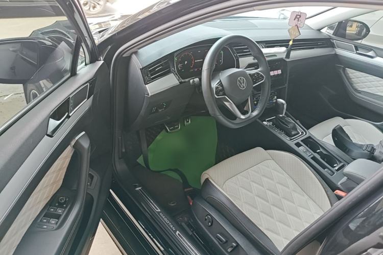 Used Volkswagen Magotan 2023 2 Million Units Commemorative Edition 330TSI DSG Luxury Version Driver Seat