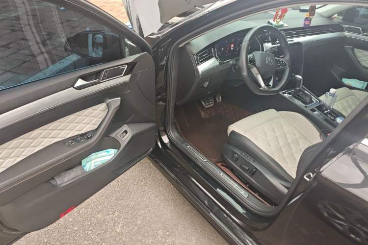 Used Volkswagen Magotan 2023 2 Million Units Limited-Edition 380TSI DSG Flagship Version Driver Seat