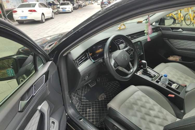 Used Volkswagen Magotan 2023 2 Million Units Limited Edition 330TSI DSG Leading Version Driver Seat