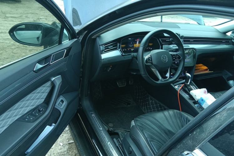 Used Volkswagen Magotan 2023 2 Million Units Limited Edition 330TSI DSG Leading Version Driver Seat