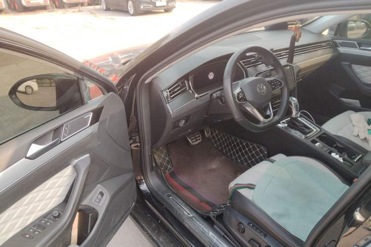 Used Volkswagen Magotan 2023 2 Million Units Limited-Edition 380TSI DSG Flagship Version Driver Seat