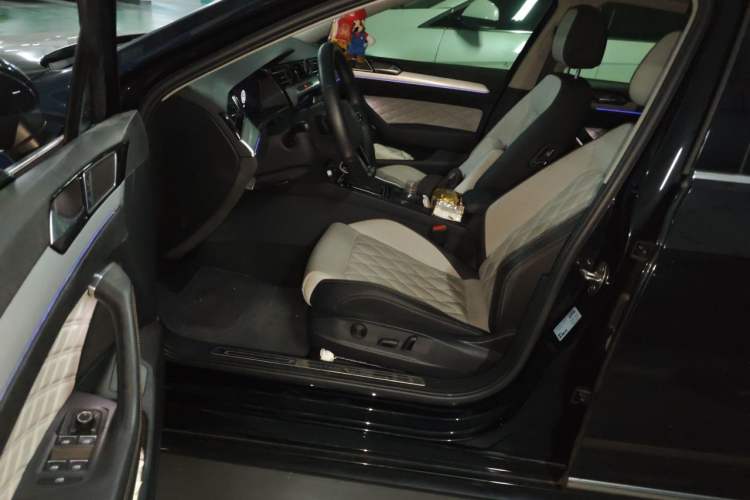 Used Volkswagen Magotan 2023 2 Million Units Commemorative Edition 330TSI DSG Luxury Version Driver Seat