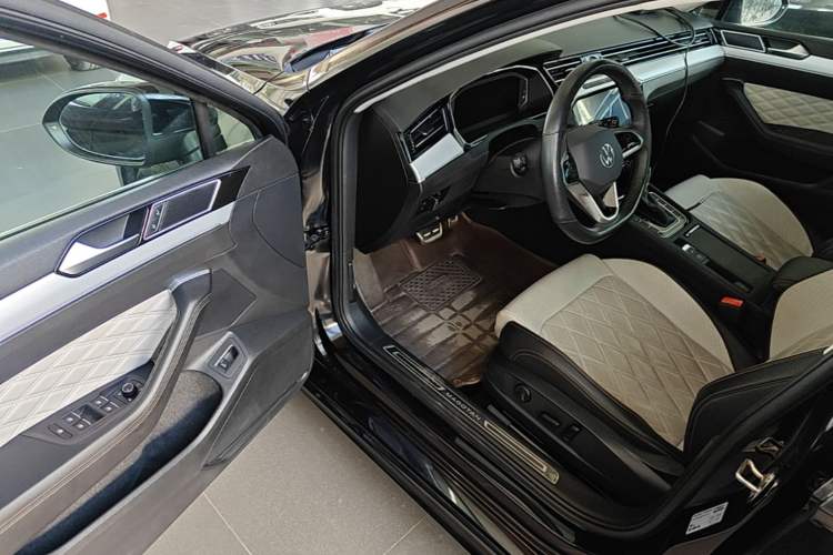 Used Volkswagen Magotan 2023 2 Million Units Limited Edition 330TSI DSG Leading Version Driver Seat