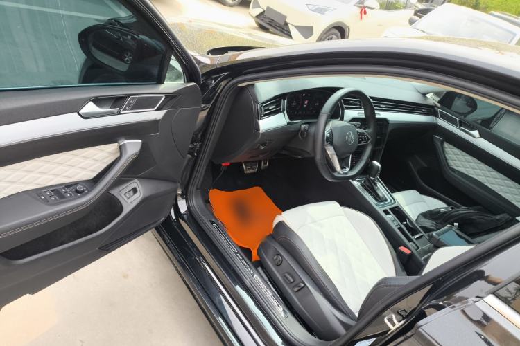Used Volkswagen Magotan 2023 2 Million Units Commemorative Edition 330TSI DSG Luxury Version Driver Seat