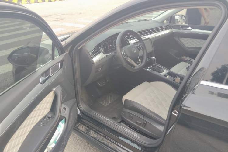Used Volkswagen Magotan 2023 2 Million Units Limited-Edition 380TSI DSG Flagship Version Driver Seat
