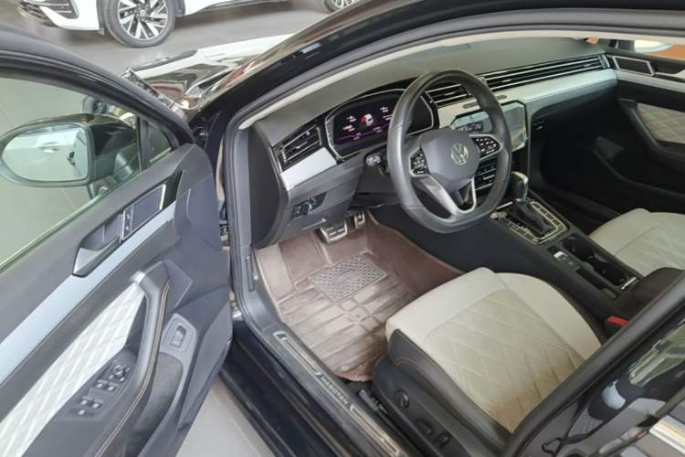 Used Volkswagen Magotan 2023 2 Million Units Commemorative Edition 330TSI DSG Luxury Version Driver Seat