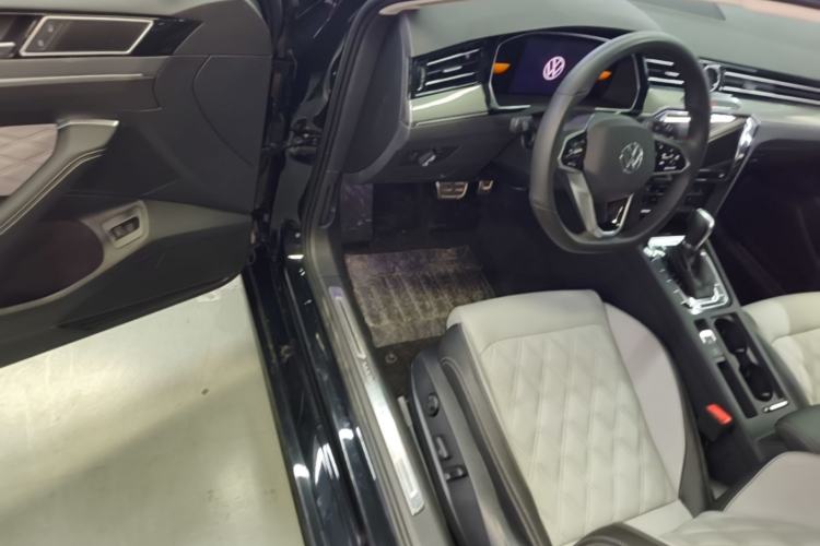 Used Volkswagen Magotan 2023 2 Million Units Limited Edition 330TSI DSG Leading Version Driver Seat