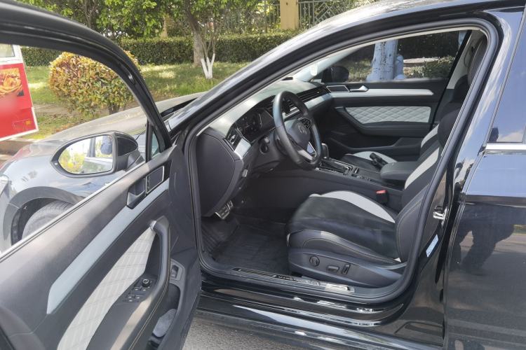 Used Volkswagen Magotan 2023 2 Million Units Commemorative Edition 330TSI DSG Luxury Version Driver Seat