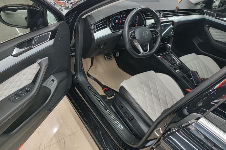 Used Volkswagen Magotan 2023 2 Million Units Commemorative Edition 330TSI DSG Luxury Version Driver Seat