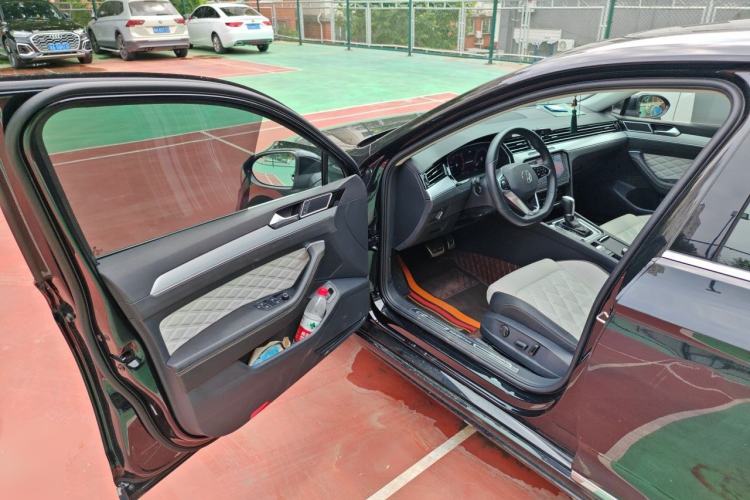 Used Volkswagen Magotan 2023 2 Million Units Commemorative Edition 330TSI DSG Luxury Version Driver Seat