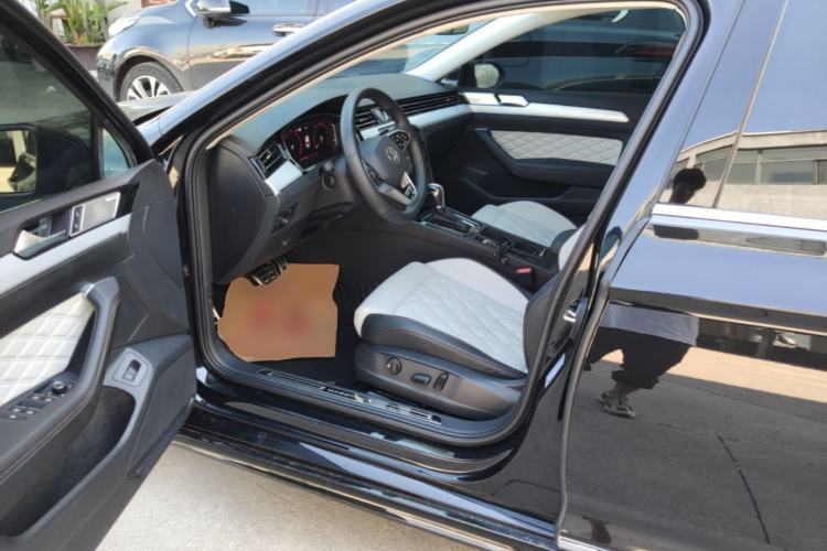 Used Volkswagen Magotan 2023 2 Million Units Commemorative Edition 330TSI DSG Luxury Version Driver Seat