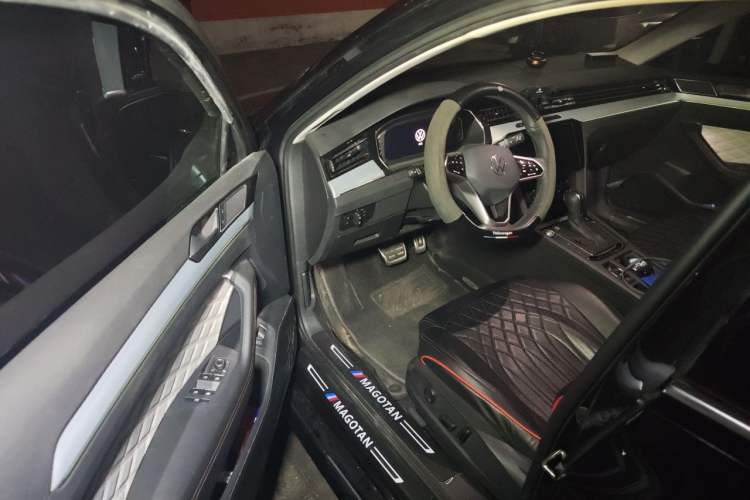 Used Volkswagen Magotan 2023 2 Million Units Commemorative Edition 330TSI DSG Luxury Version Driver Seat
