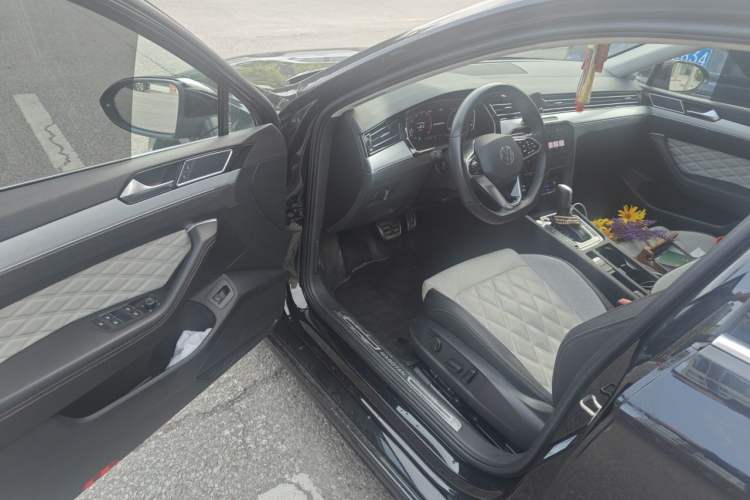 Used Volkswagen Magotan 2023 2 Million Units Commemorative Edition 330TSI DSG Luxury Version Driver Seat