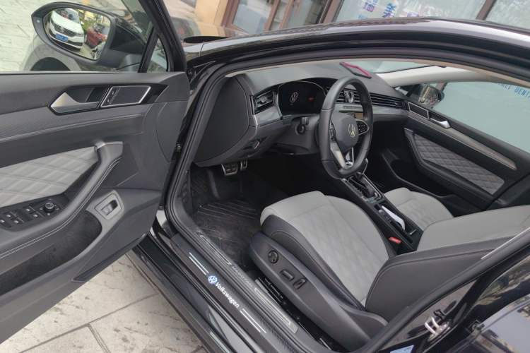 Used Volkswagen Magotan 2023 2 Million Units Limited Edition 330TSI DSG Leading Version Driver Seat