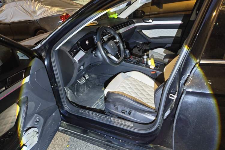 Used Volkswagen Magotan 2023 2 Million Units Commemorative Edition 330TSI DSG Luxury Version Driver Seat