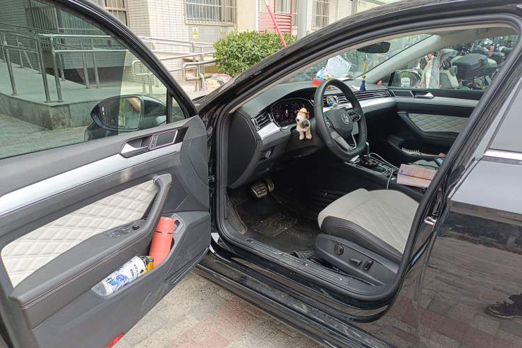 Used Volkswagen Magotan 2023 2 Million Units Commemorative Edition 330TSI DSG Luxury Version Driver Seat