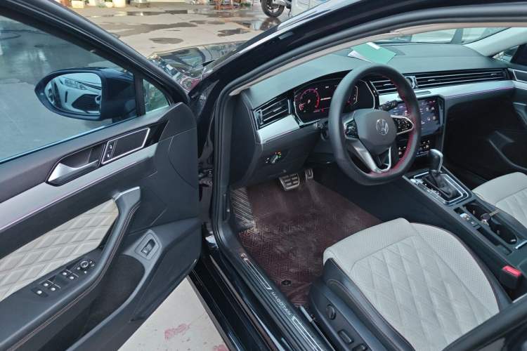 Used Volkswagen Magotan 2023 2 Million Units Commemorative Edition 330TSI DSG Luxury Version Driver Seat