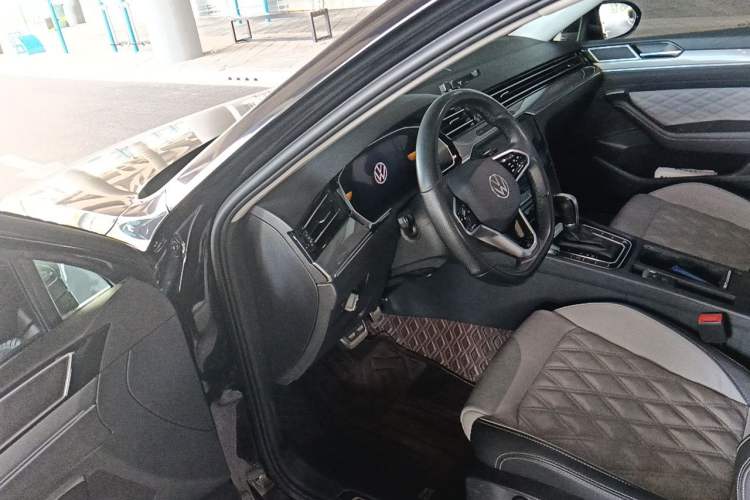 Used Volkswagen Magotan 2023 2 Million Units Limited Edition 330TSI DSG Leading Version Driver Seat