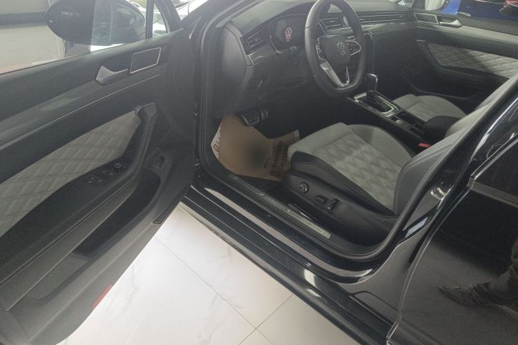 Used Volkswagen Magotan 2023 2 Million Units Limited Edition 330TSI DSG Leading Version Driver Seat