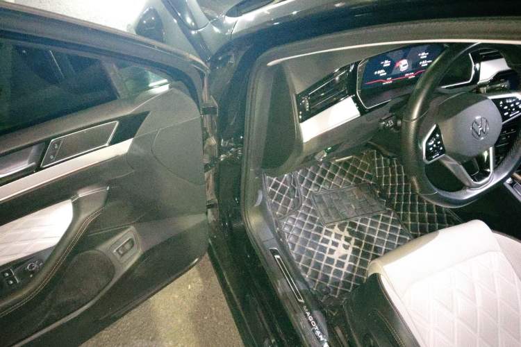 Used Volkswagen Magotan 2023 2 Million Units Commemorative Edition 330TSI DSG Luxury Version Driver Seat