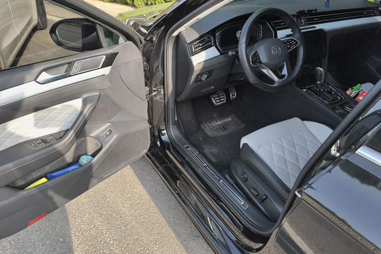 Used Volkswagen Magotan 2023 2 Million Units Commemorative Edition 330TSI DSG Luxury Version Driver Seat