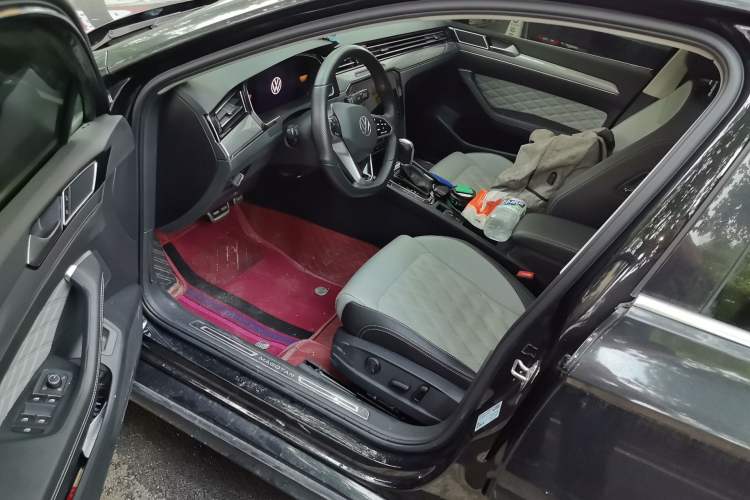Used Volkswagen Magotan 2023 2 Million Units Limited Edition 330TSI DSG Leading Version Driver Seat