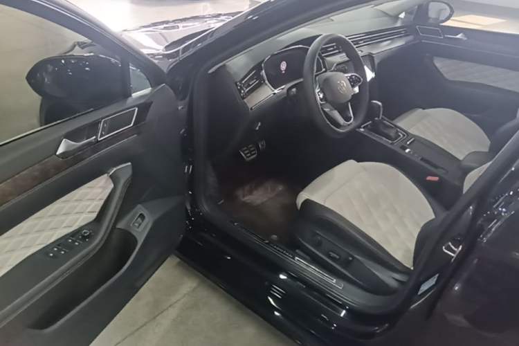 Used Volkswagen Magotan 2023 2 Million Units Limited Edition 330TSI DSG Leading Version Driver Seat