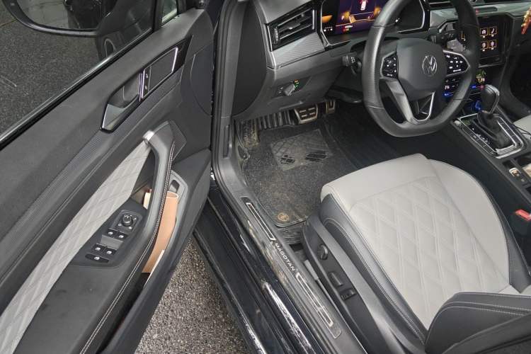 Used Volkswagen Magotan 2023 2 Million Units Limited Edition 330TSI DSG Leading Version Driver Seat