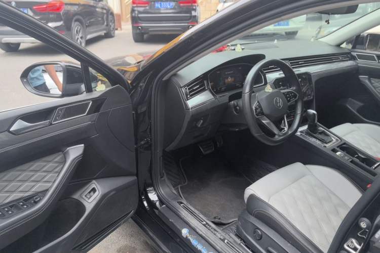 Used Volkswagen Magotan 2023 2 Million Units Limited Edition 330TSI DSG Leading Version Driver Seat