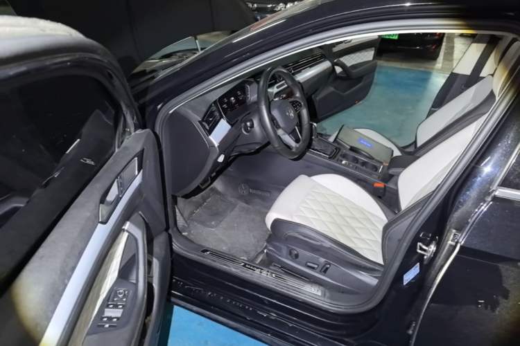 Used Volkswagen Magotan 2023 2 Million Units Commemorative Edition 330TSI DSG Luxury Version Driver Seat