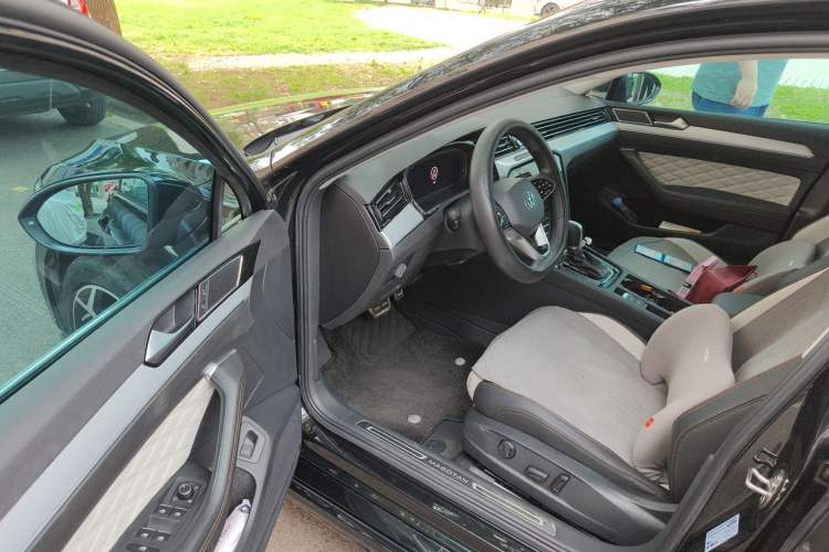 Used Volkswagen Magotan 2023 2 Million Units Commemorative Edition 330TSI DSG Luxury Version Driver Seat