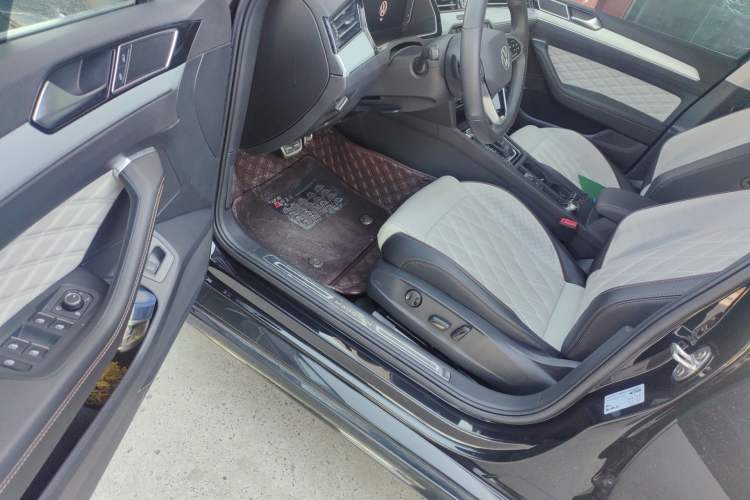 Used Volkswagen Magotan 2023 2 Million Units Limited Edition 330TSI DSG Leading Version Driver Seat