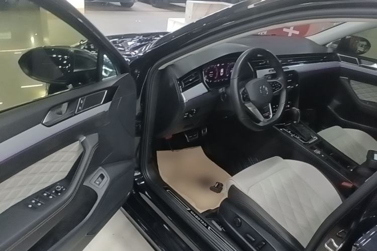 Used Volkswagen Magotan 2023 2 Million Units Commemorative Edition 330TSI DSG Luxury Version Driver Seat