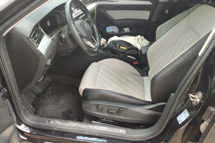 Used Volkswagen Magotan 2023 2 Million Units Commemorative Edition 330TSI DSG Luxury Version Driver Seat