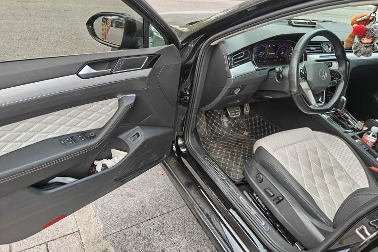 Used Volkswagen Magotan 2023 2 Million Units Commemorative Edition 330TSI DSG Luxury Version Driver Seat