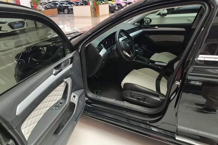 Used Volkswagen Magotan 2023 2 Million Units Commemorative Edition 330TSI DSG Luxury Version Driver Seat