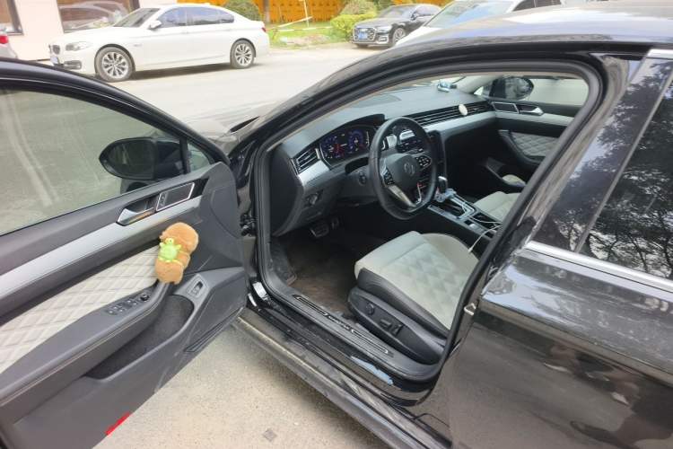 Used Volkswagen Magotan 2023 2 Million Units Commemorative Edition 330TSI DSG Luxury Version Driver Seat