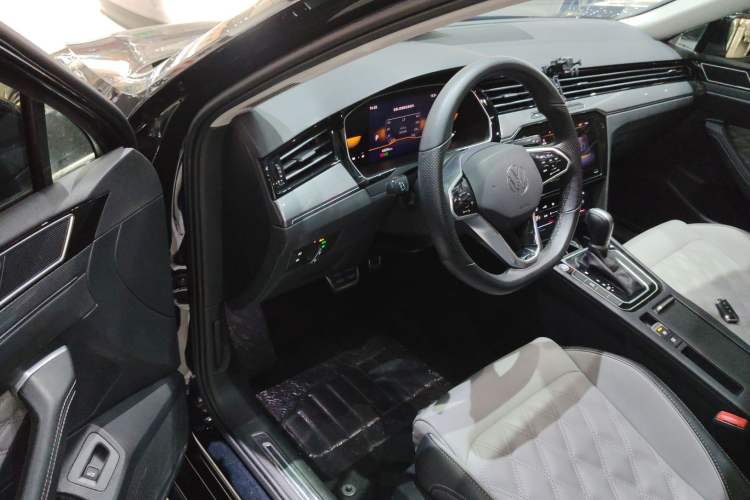 Used Volkswagen Magotan 2023 2 Million Units Limited Edition 330TSI DSG Leading Version Driver Seat