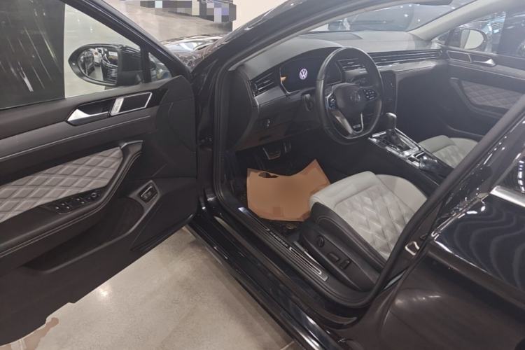 Used Volkswagen Magotan 2023 2 Million Units Limited Edition 330TSI DSG Leading Version Driver Seat