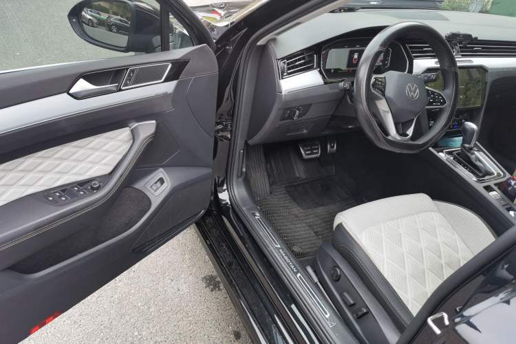 Used Volkswagen Magotan 2023 2 Million Units Commemorative Edition 330TSI DSG Luxury Version Driver Seat