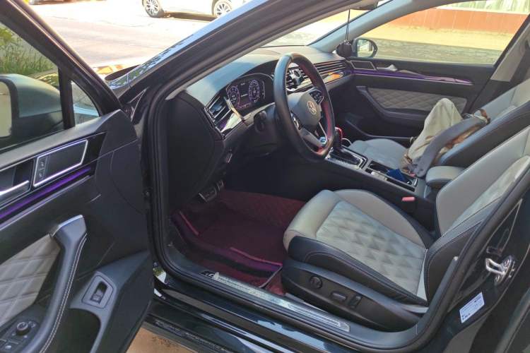 Used Volkswagen Magotan 2023 2 Million Units Limited Edition 330TSI DSG Leading Version Driver Seat
