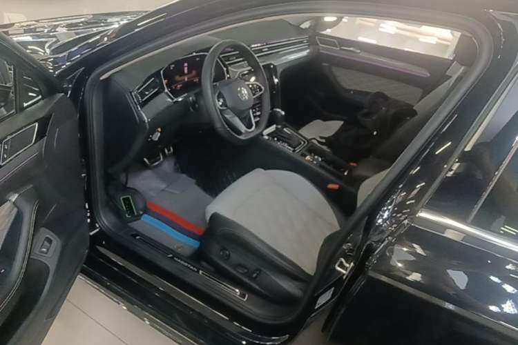Used Volkswagen Magotan 2023 2 Million Units Limited Edition 330TSI DSG Leading Version Driver Seat
