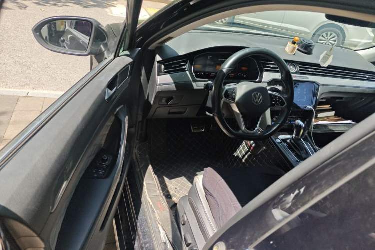 Used Volkswagen Magotan 2023 2 Million Units Limited Edition 330TSI DSG Leading Version Driver Seat