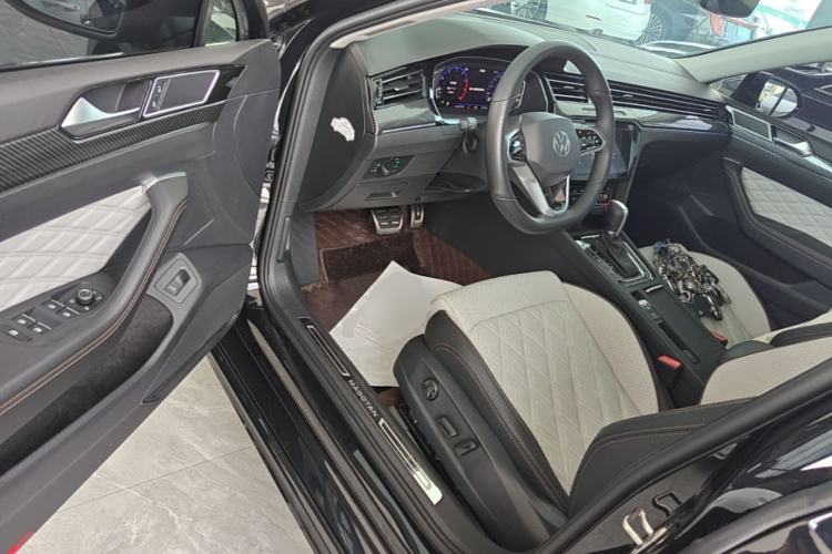 Used Volkswagen Magotan 2023 2 Million Units Commemorative Edition 330TSI DSG Luxury Version Driver Seat