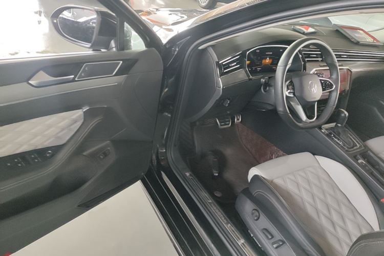 Used Volkswagen Magotan 2023 2 Million Units Limited Edition 330TSI DSG Leading Version Driver Seat