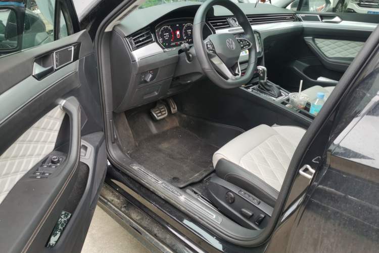 Used Volkswagen Magotan 2023 2 Million Units Limited-Edition 380TSI DSG Flagship Version Driver Seat