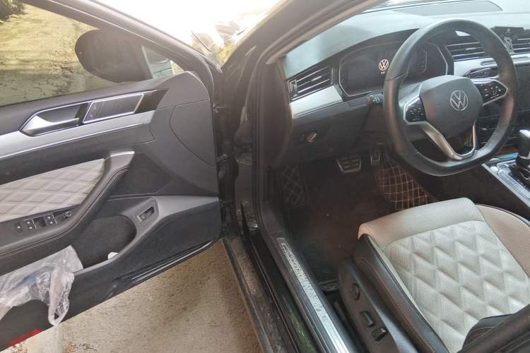 Used Volkswagen Magotan 2023 2 Million Units Commemorative Edition 330TSI DSG Luxury Version Driver Seat