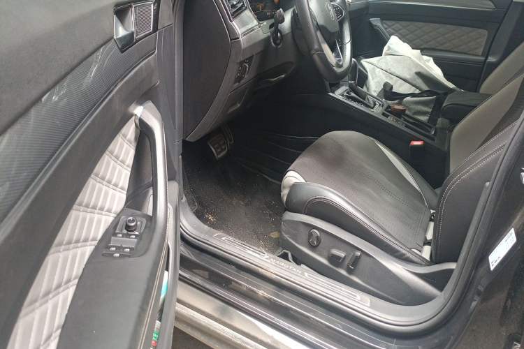 Used Volkswagen Magotan 2023 2 Million Units Limited Edition 280TSI DSG Leading Version Driver Seat