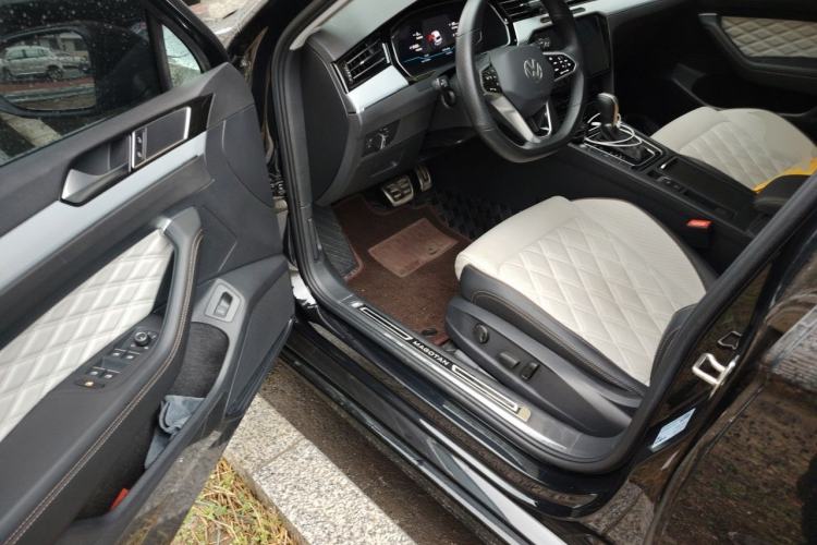 Used Volkswagen Magotan 2023 2 Million Units Commemorative Edition 330TSI DSG Luxury Version Driver Seat