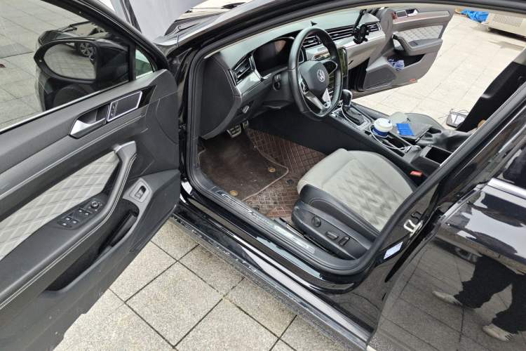 Used Volkswagen Magotan 2023 2 Million Units Limited Edition 330TSI DSG Leading Version Driver Seat